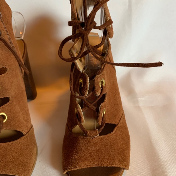 Nine West Brown Leather Lace Up Heels with a Zipper! - Picture 2 of 11